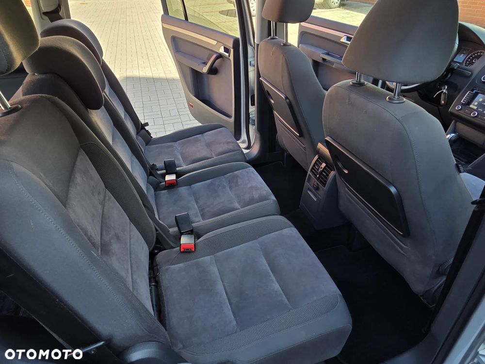 Volkswagen Touran 1.6 TDI DPF BlueMotion Technology DSG Highline - 24