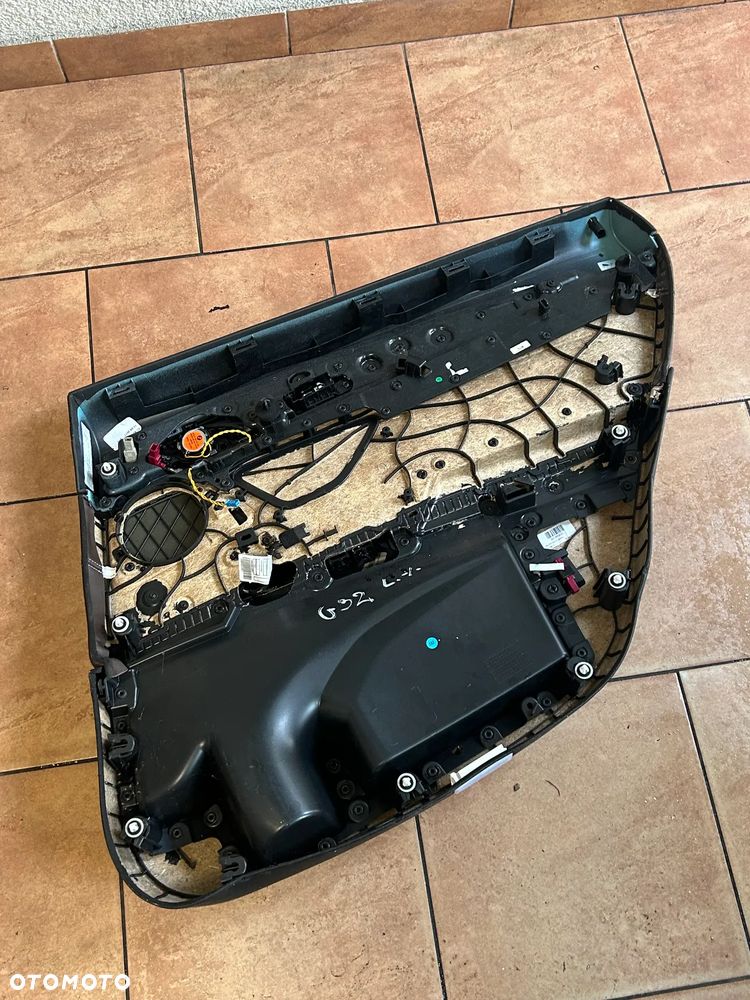 TAPICERKA DRZWI LEWY TYŁ BMW G32 - 2