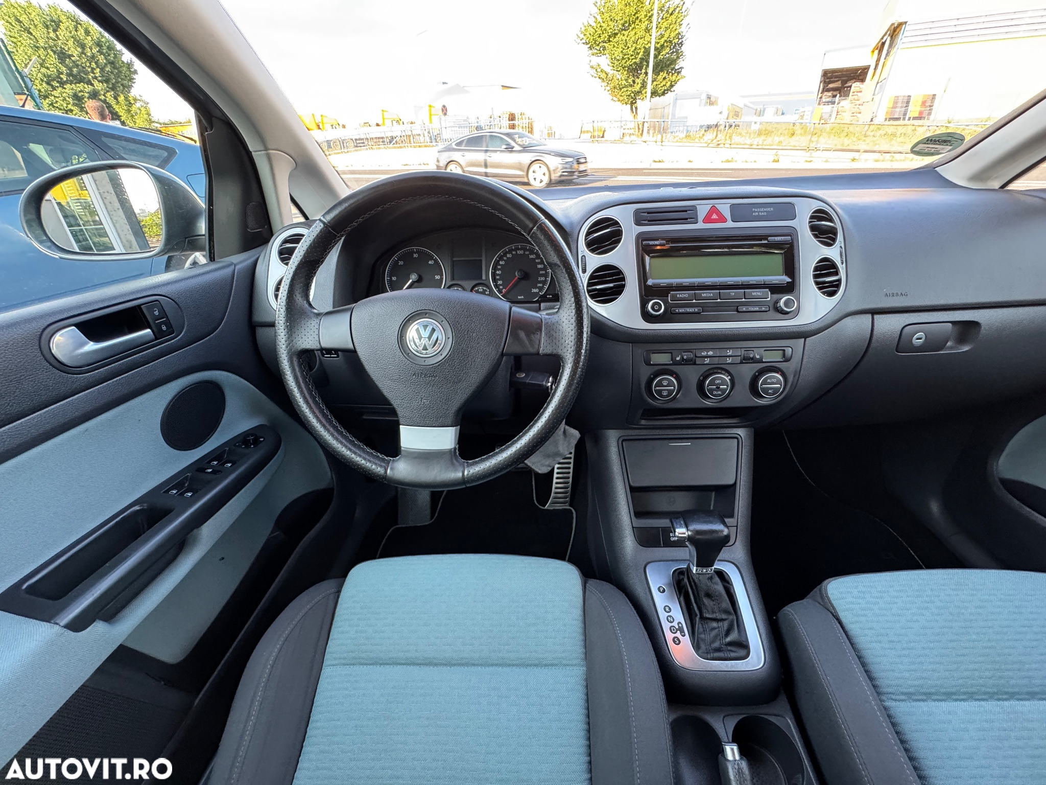 Volkswagen Golf Plus 1.9 TDI DPF DSG CrossGolf - 16