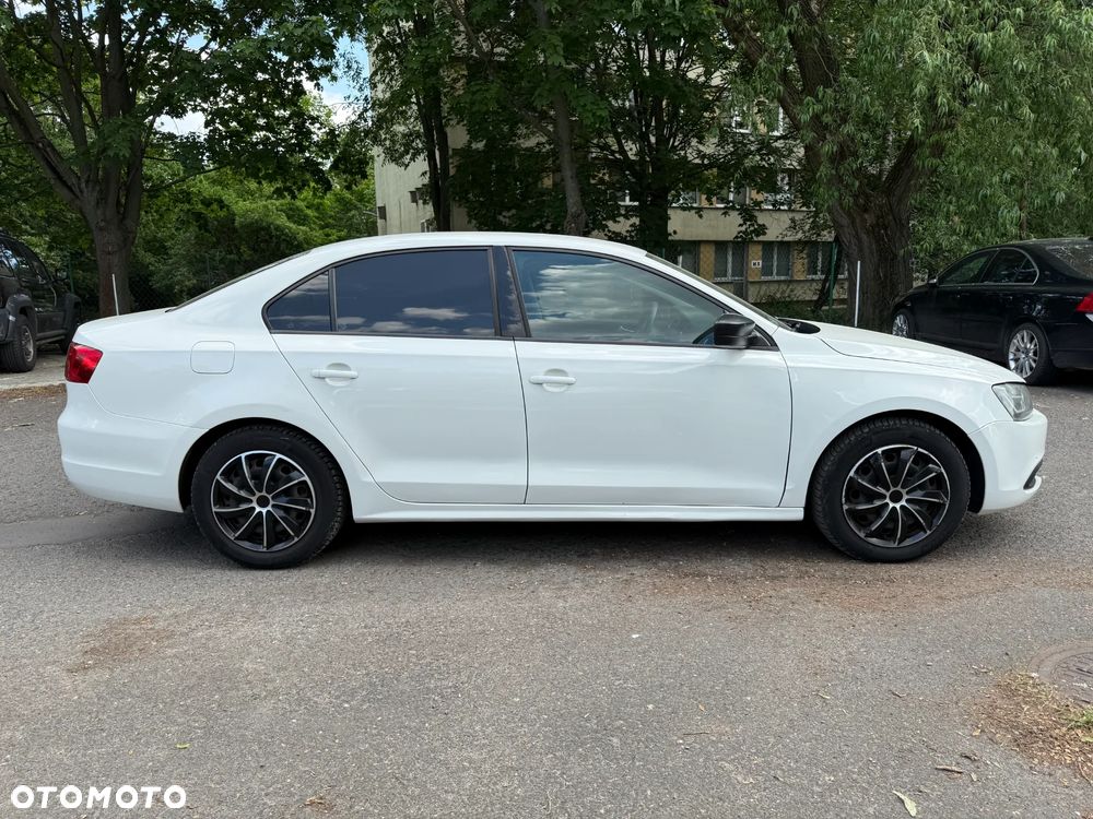 Volkswagen Jetta - 3