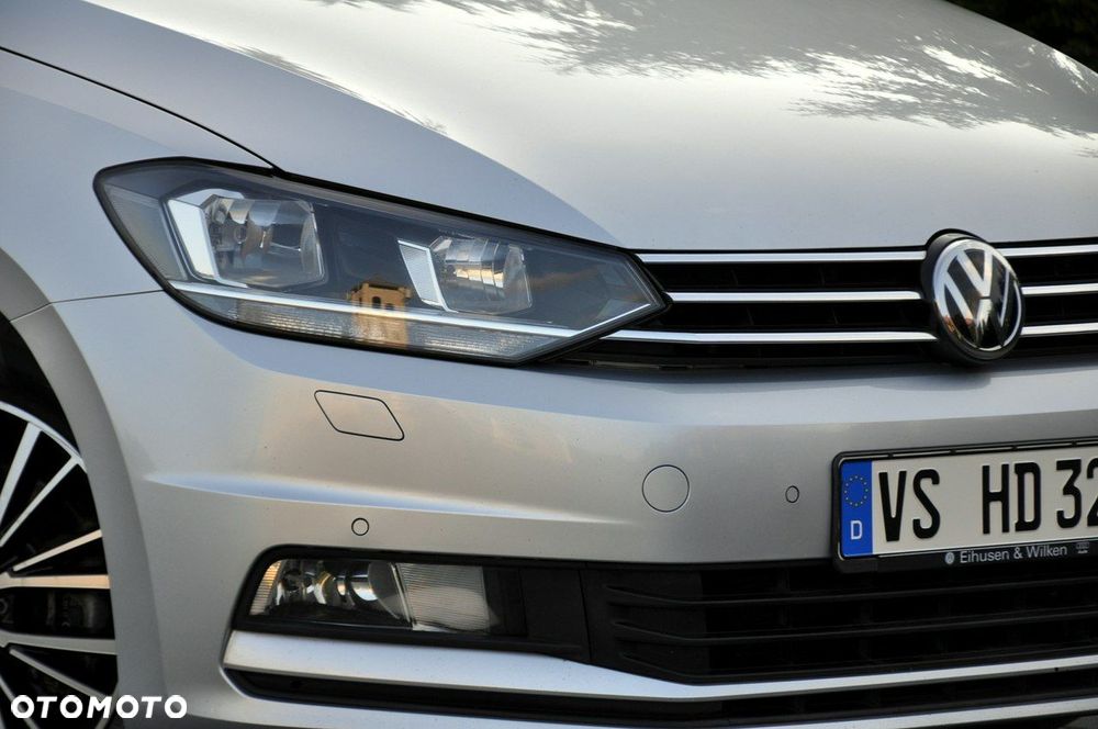 Volkswagen Touran - 12