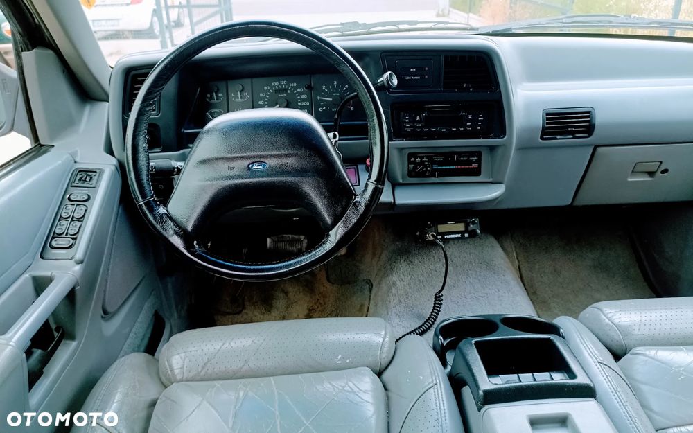 Ford Explorer - 16