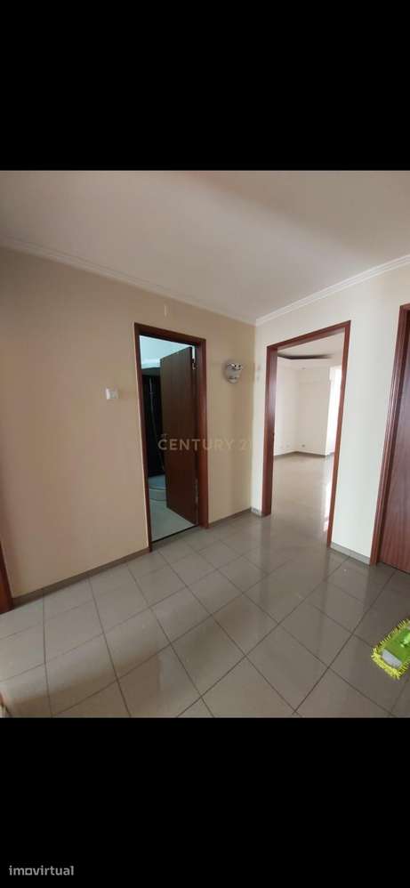 **T2 para Remodelação | Queijas | Rua da Lameira, n.º 4** - Grande imagem: 2/6