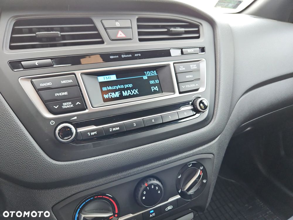Hyundai i20 1.2 Fresh - 20
