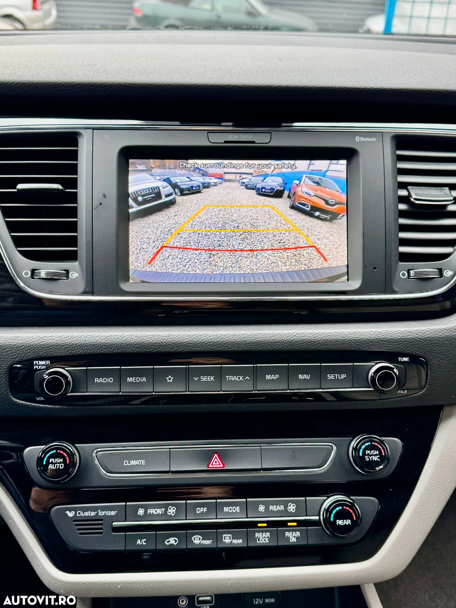 Kia Carnival - 9