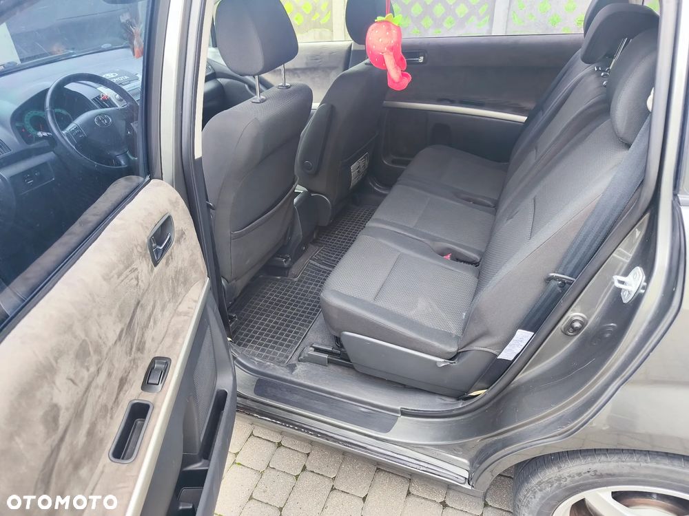 Toyota Corolla Verso - 9
