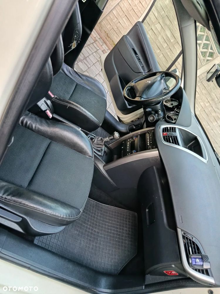 Peugeot 207 1.6 - 15