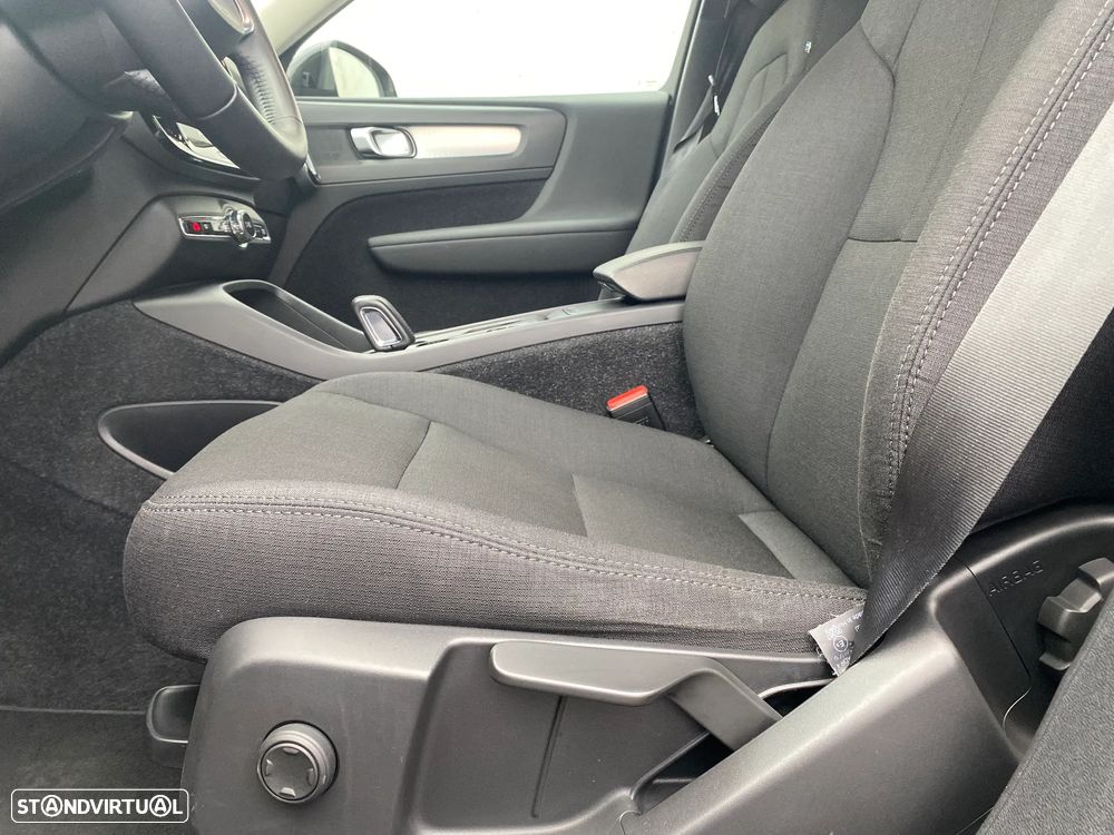 Volvo XC 40 2.0 D3 Momentum Plus Geartronic - 27
