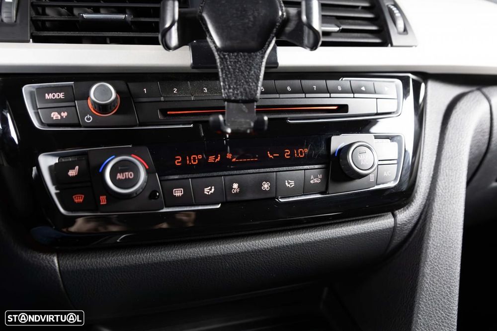 BMW 320 d Aut. Sport Line - 32