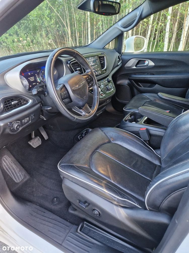 Chrysler Pacifica - 15