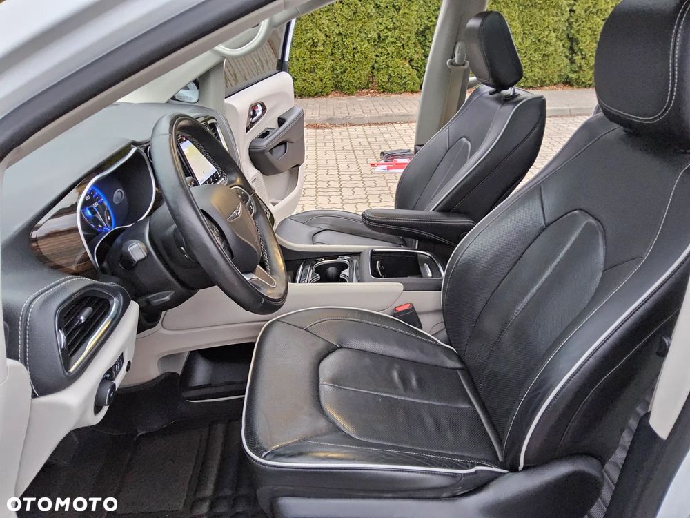Chrysler Pacifica - 18