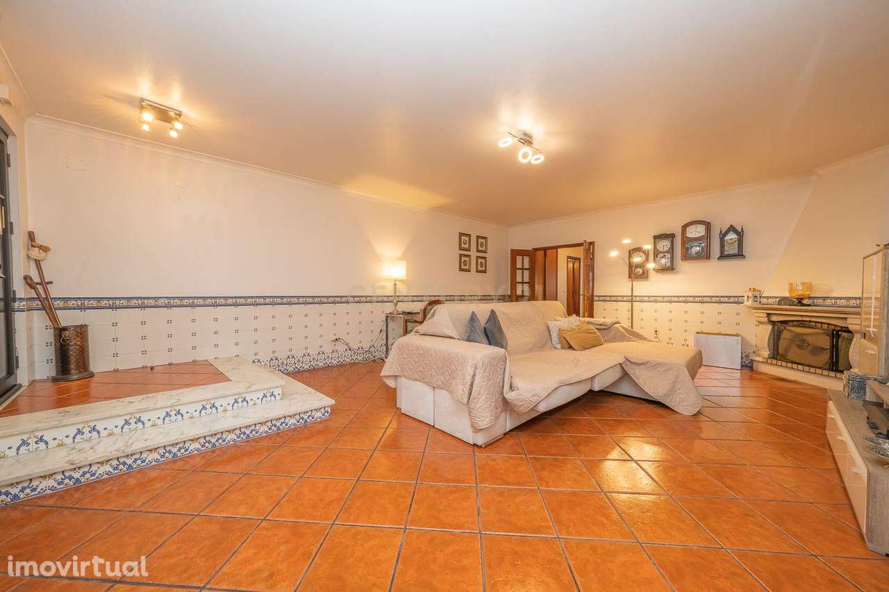 Moradia T4, com Logradouro, no Bairro Santos Nicolau em Setúbal - Grande imagem: 2/41