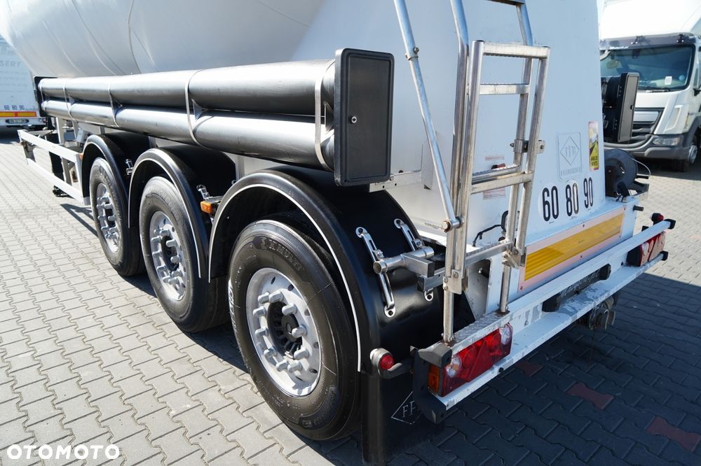 Feldbinder CEMENTONACZEPA / 5 KOMÓR / 40 000 L / DO MATERIAŁÓW SYPKICH / OSIE SAF / ALUFELGI - 12