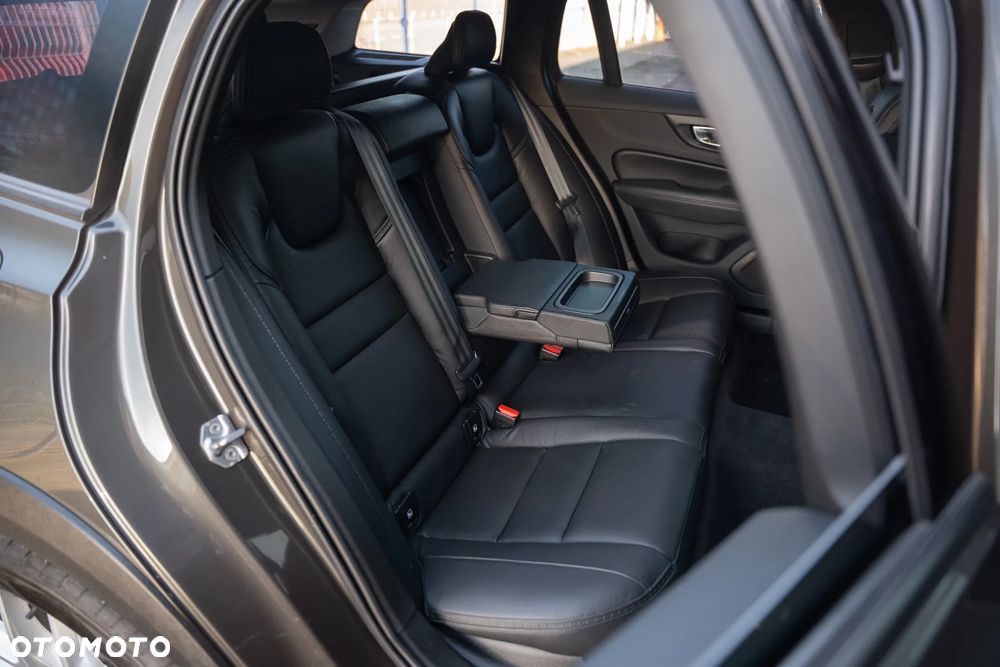 Volvo V60 Cross Country D4 AWD Geartronic Pro - 36