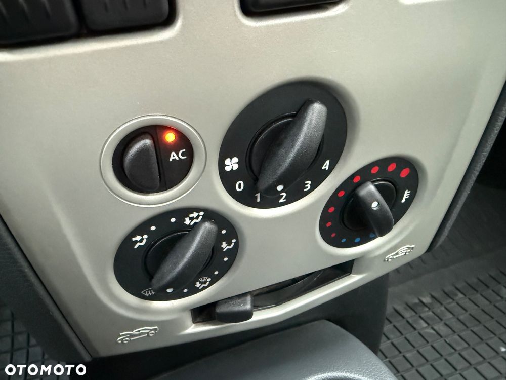 Dacia Logan 1.6 Ambiance - 14