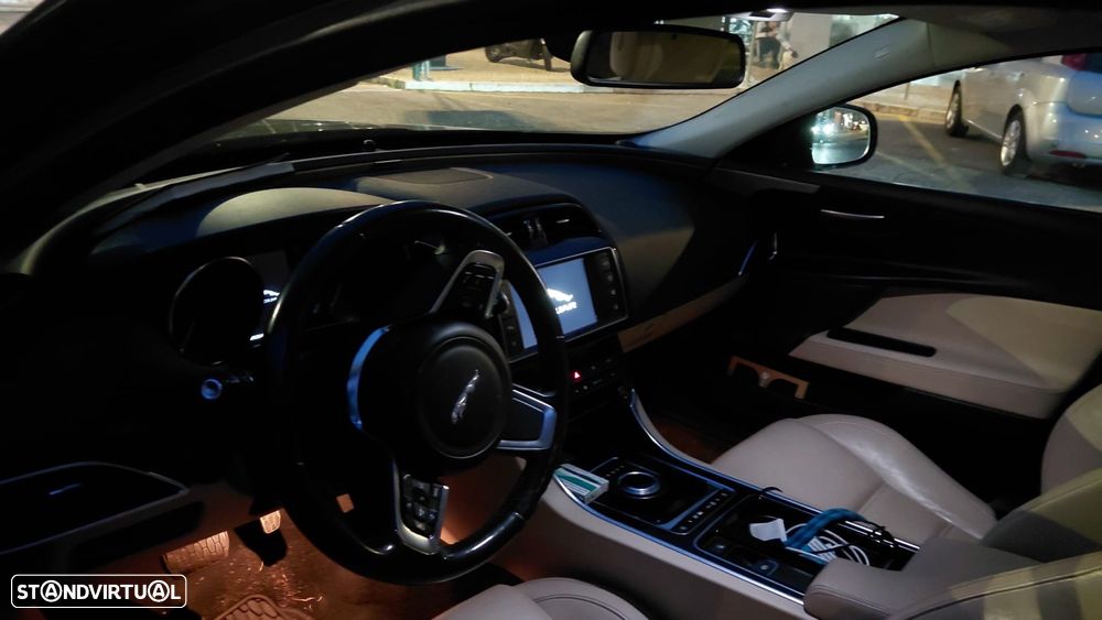 Jaguar XE - 2