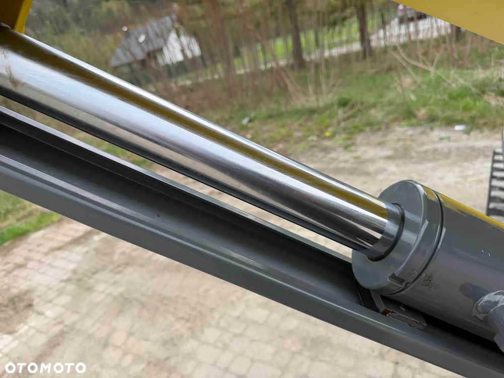 Wacker Neuson EZ53 Koparka Gąsienicowa 5,5 Tony. 2020 rok. 1772 mtg. Jak Nówka z salonu! ani deka luzów czy wycieków! Pochodzi z Gospodarstwa Norweskiego! Aktualne serwisy DEKRA BMWT 2027r. 2 łyżki. Silnik PERKINS 4 cyl. 52km. Maszyna Full wypasiona! Bogata wersja Norweska! Klima. Szybkozłącze Hydrauliczne. OKAZJA. Pełny Oryginał historia do sprawdzenia w Wacker autoryzowany! 4 sekcje Hydrauliczne. Po serwisach eksploatacyjnych. Ani Deka luzów i wycieków - 18