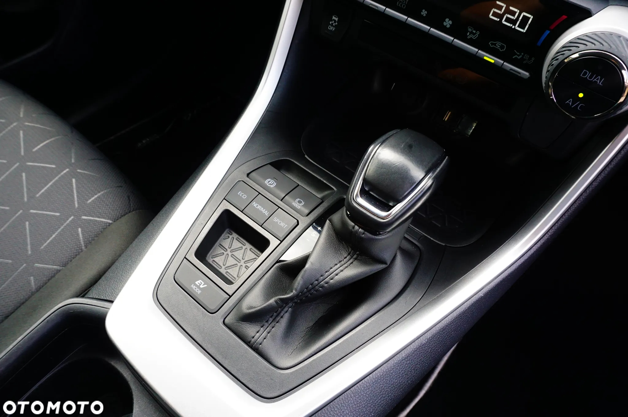 Toyota RAV4 2.5 Hybrid Comfort 4x2 - 28