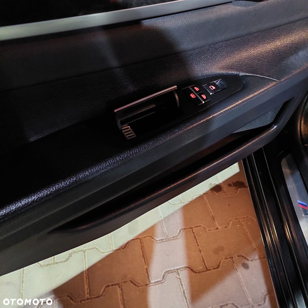 BMW Seria 7 740Li - 32