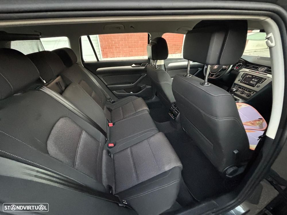 VW Passat Variant 1.6 TDI BlueMotion - 11
