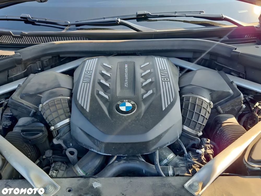 BMW X6 M50i - 12