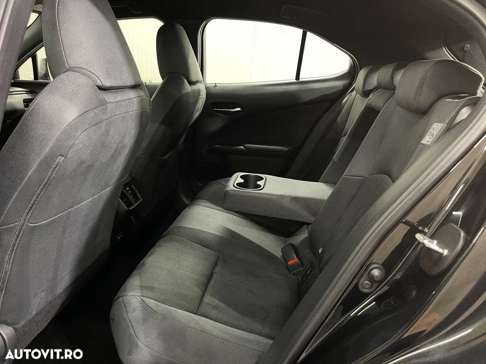 Lexus UX 250h Business Edition - 10