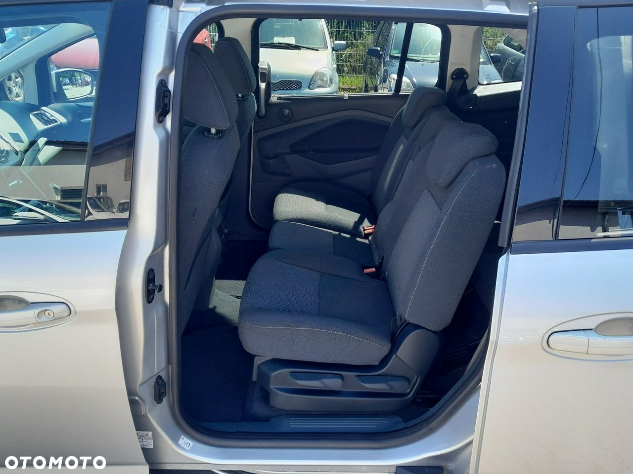 Ford Grand C-MAX - 12