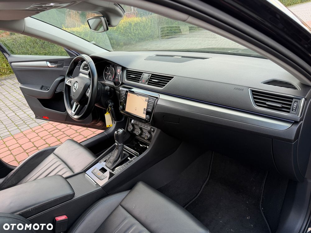 Skoda Superb 2.0 TDI DSG Sportline - 22