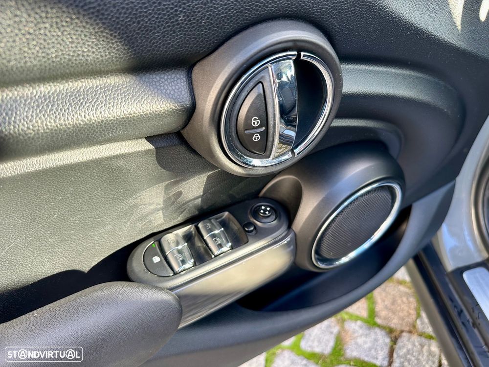 MINI 5 Portas One D - 23