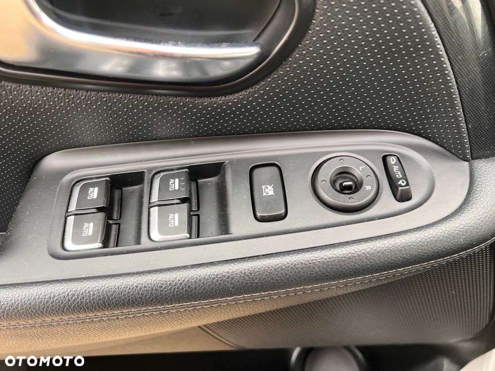 Kia Carens 1.7 CRDi Spirit - 24