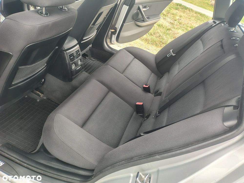 BMW Seria 3 318d DPF Edition Sport - 10