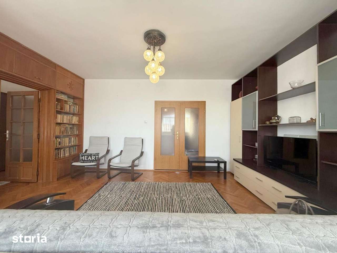 Apartament 3 camere, str. Bucuresti, suprafata generoasa — fotografia 1