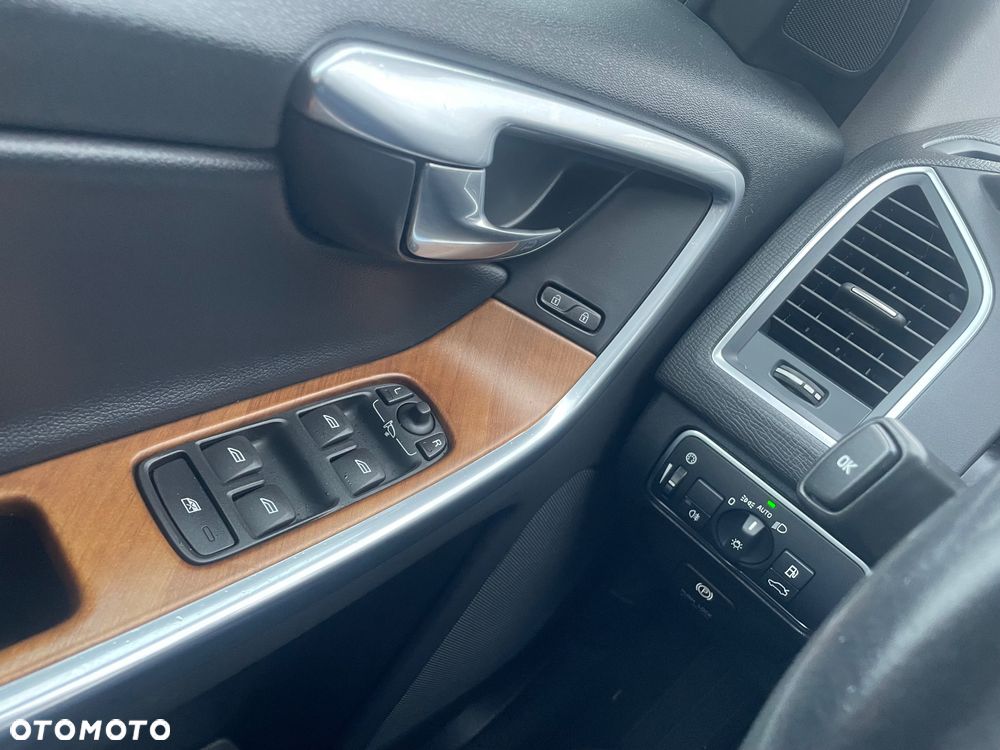 Volvo XC 60 T5 AWD Summum - 19