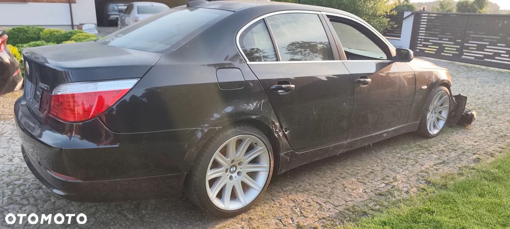 BMW Seria 5 550i - 23