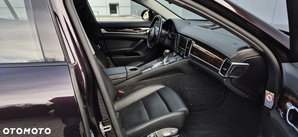Porsche Panamera 4 - 32