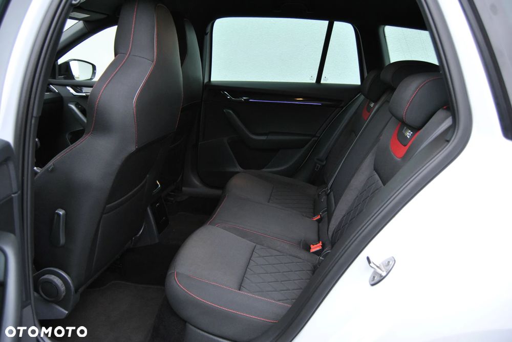 Skoda Octavia Combi 2.0 TDI DSG RS - 19