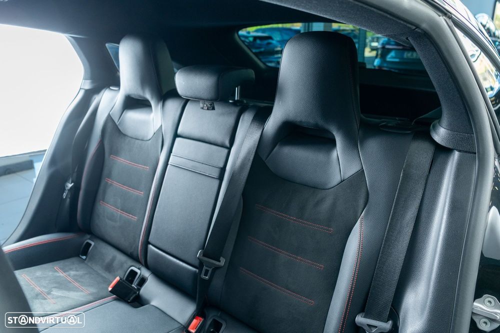 Mercedes-Benz CLA 250 e Shooting Brake AMG Line - 12