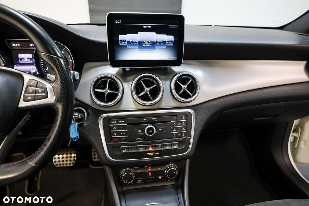 Mercedes-Benz GLA 200 7G-DCT AMG Line - 19