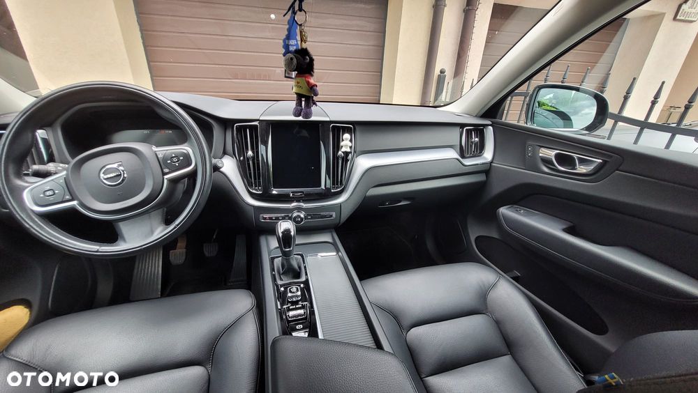 Volvo XC 60 D4 Momentum Pro - 22