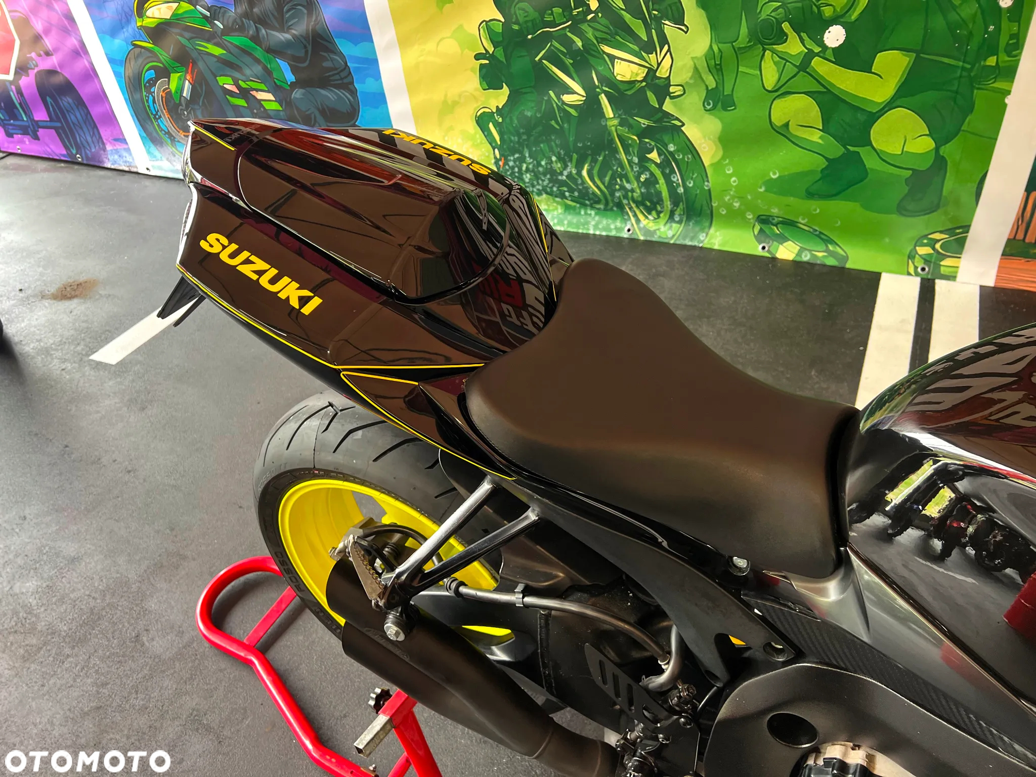 Suzuki GSX-R - 16