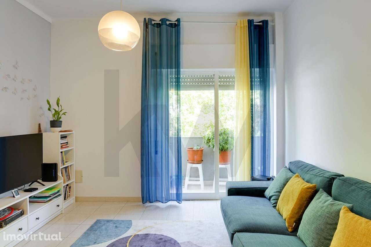 Apartamento T2 renovado e mobilado no centro da Moita - Grande imagem: 3/23