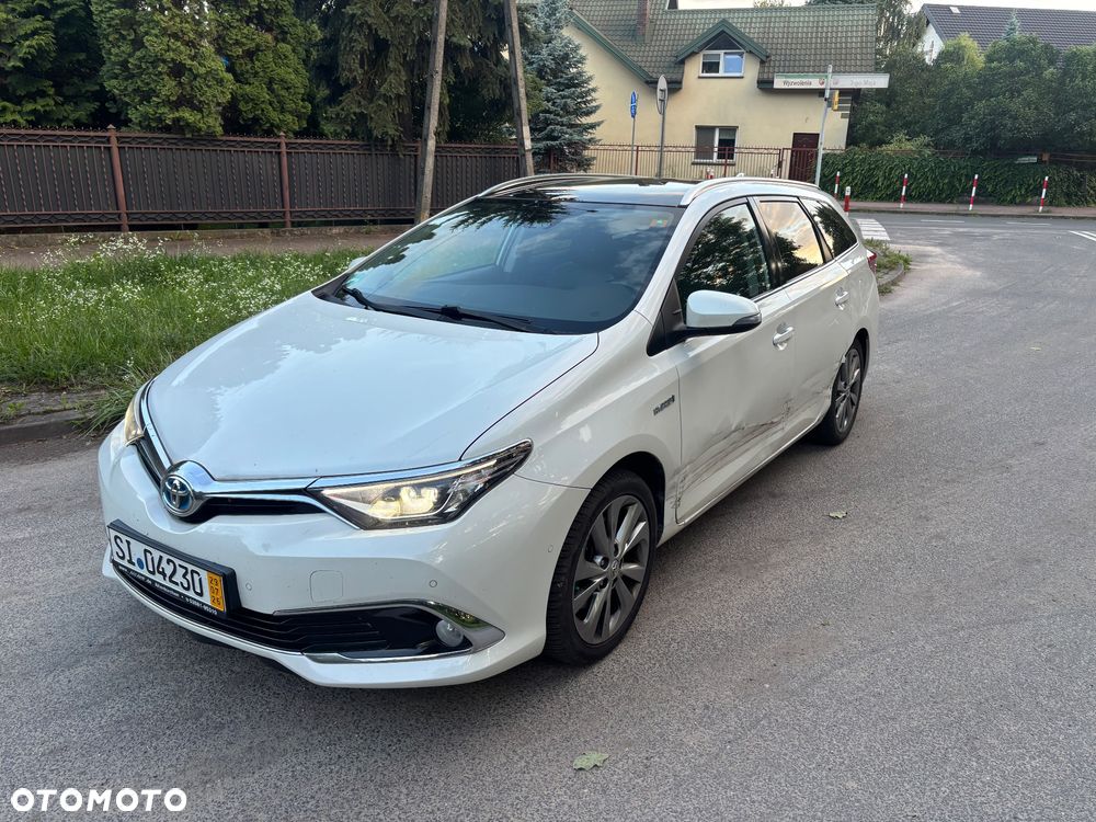 Toyota Auris 1.8 VVT-i Automatik Executive - 1