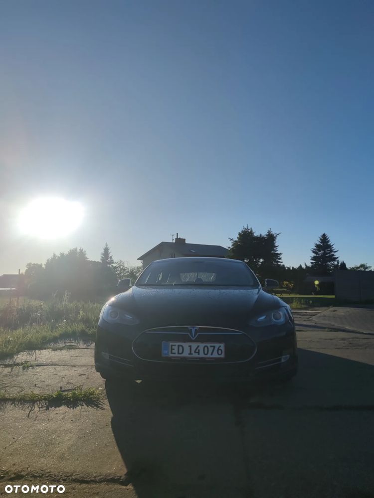 Tesla Model S - 11