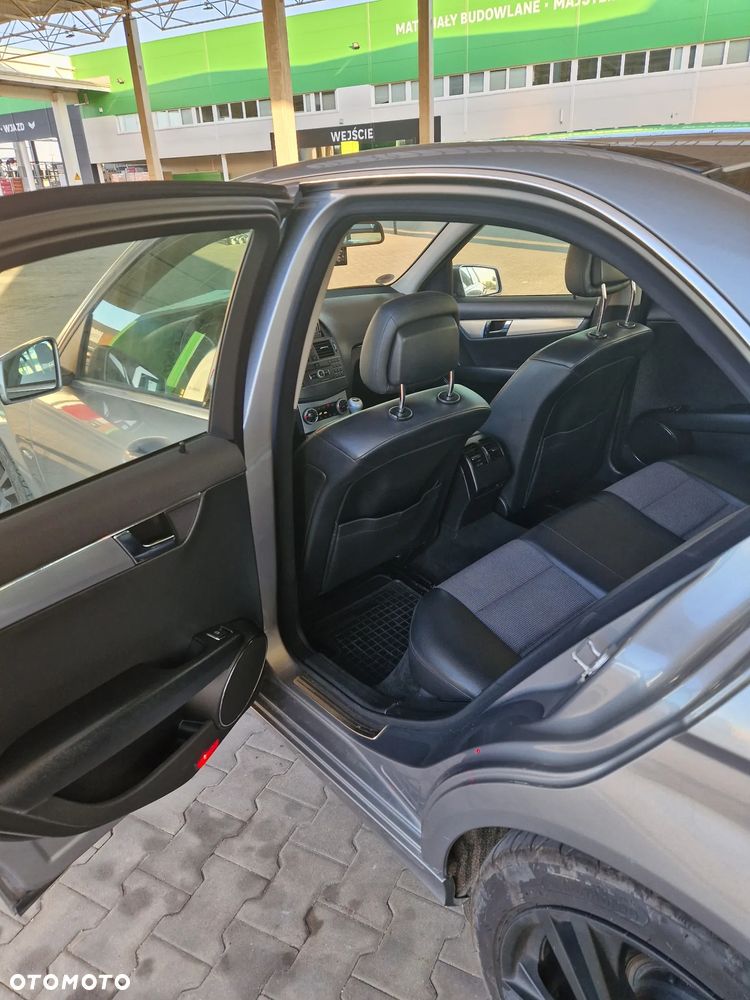 Mercedes-Benz Klasa C 220 CDI BlueEff Avantgarde - 11