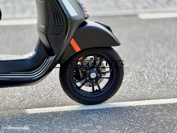 Vespa GTS Super Black Matte - 13