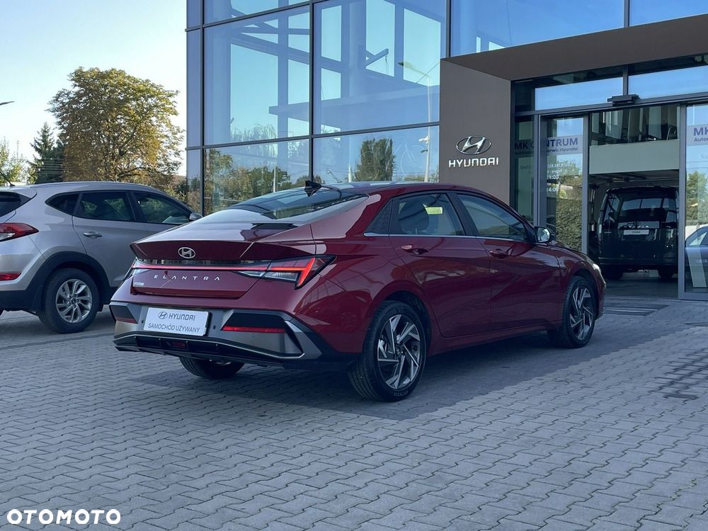 Hyundai Elantra - 8