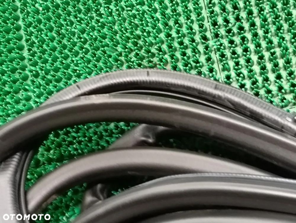 LEXUS ES gen VII od 2018r  Uszczelka Drzwi z Karoserii - 2