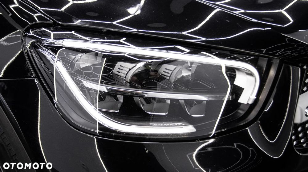 Mercedes-Benz GLC 300 e 4-Matic AMG Line - 11