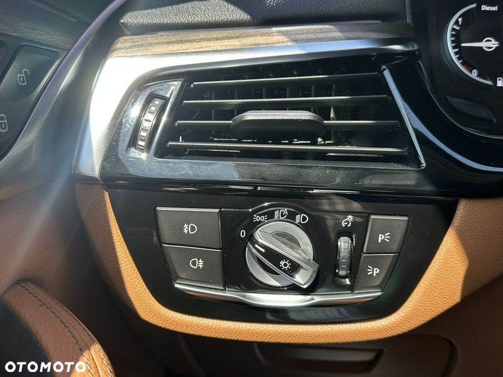 BMW Seria 5 520d Luxury Line - 31