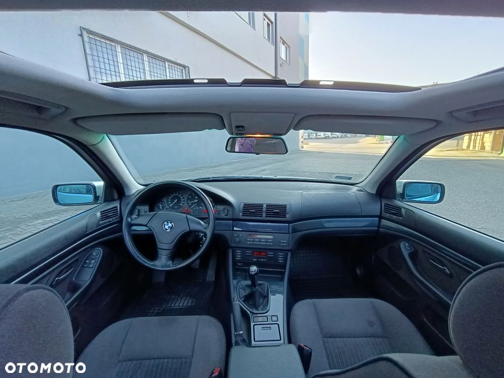 BMW Seria 5 520i - 7